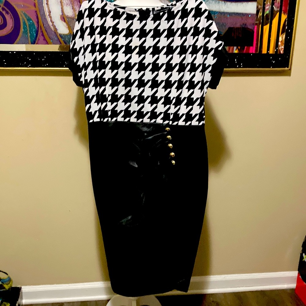 New York and Company faux leather houndstooth dress size large.$15